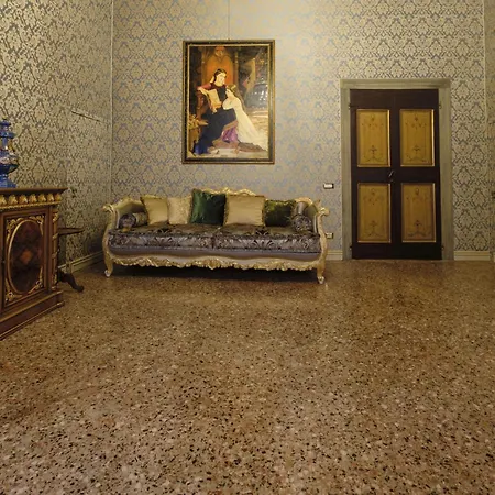 Palazzo Ca' Bernardo By Francesco Molon