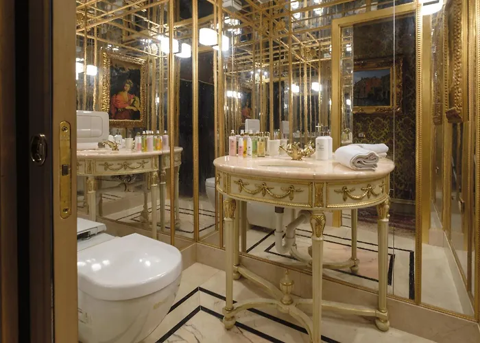 Palazzo Ca' Bernardo By Francesco Molon