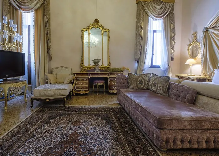 Gasthuis Palazzo Ca' Bernardo By Francesco Molon 4*