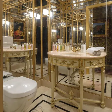 Palazzo Ca' Bernardo By Francesco Molon